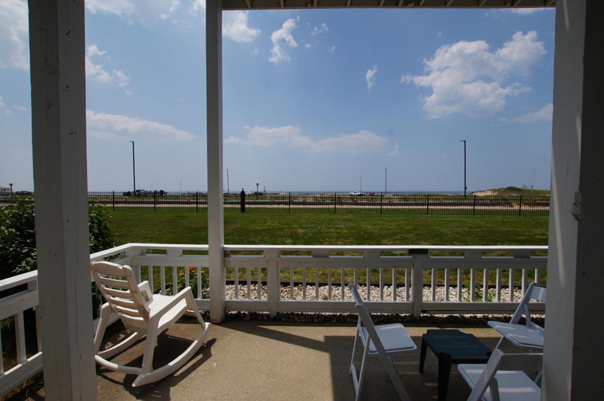 Snyders Shoreline Inn Ludington Exterior photo