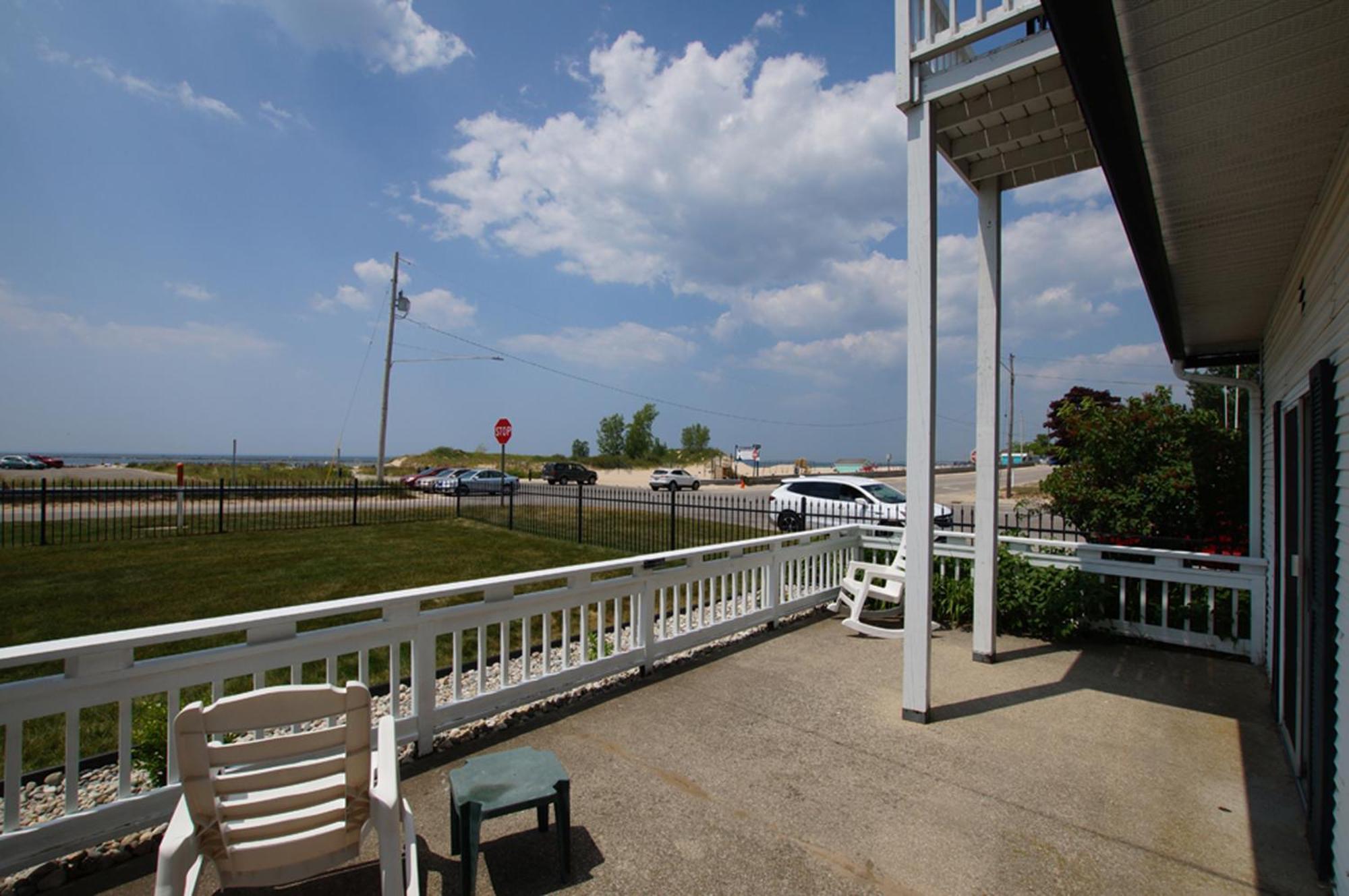 Snyders Shoreline Inn Ludington Exterior photo